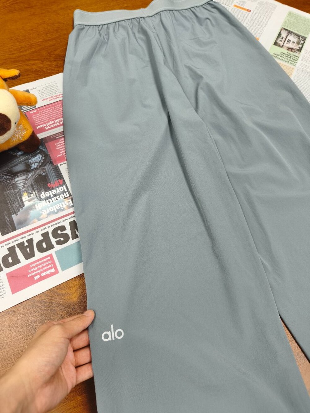 NWT🎆Alo Yoga Steel Gray Wide Leg Pants Cozy Stylish Trouser (Regular)🎀 - Picture 3 of 7
